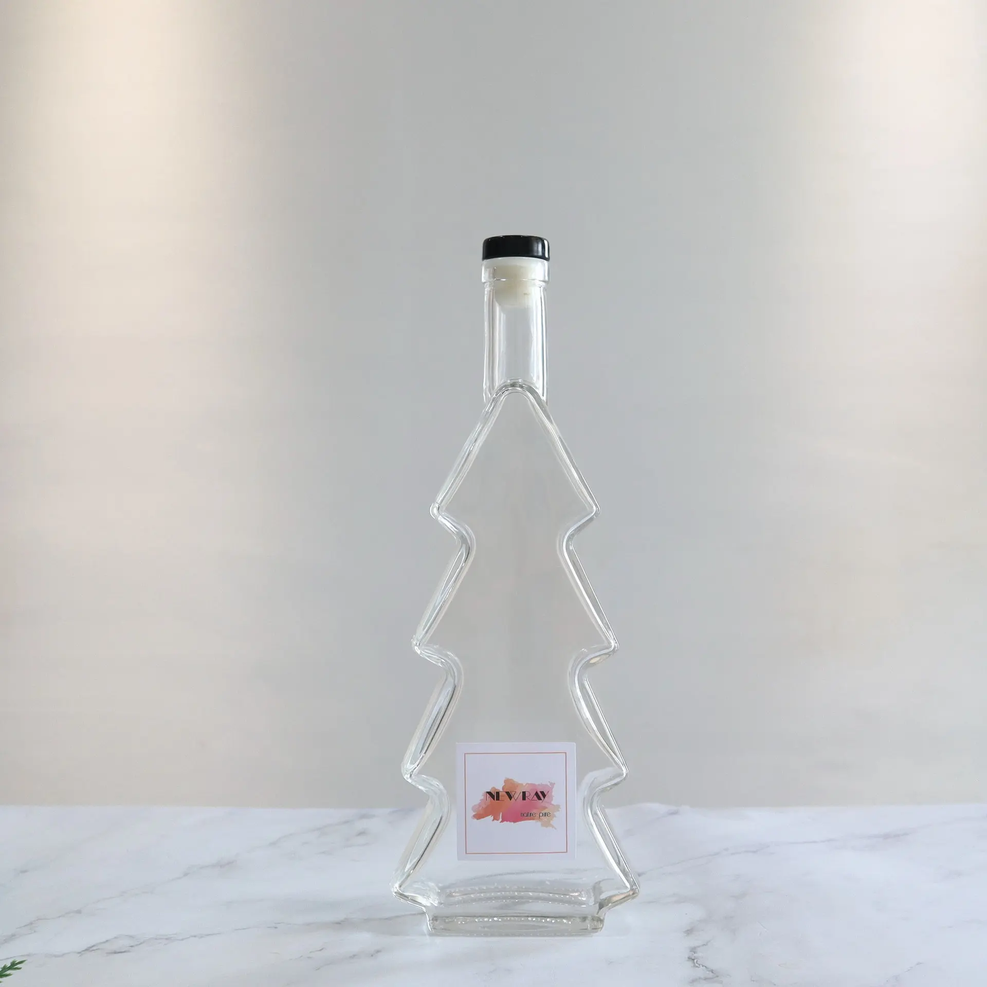 Funny 500 ml Glass Bottles in Christmas Tree Shape Cork Finish Liqueur Bottles for Christmas, Empty Schnapps Bottles for Filling