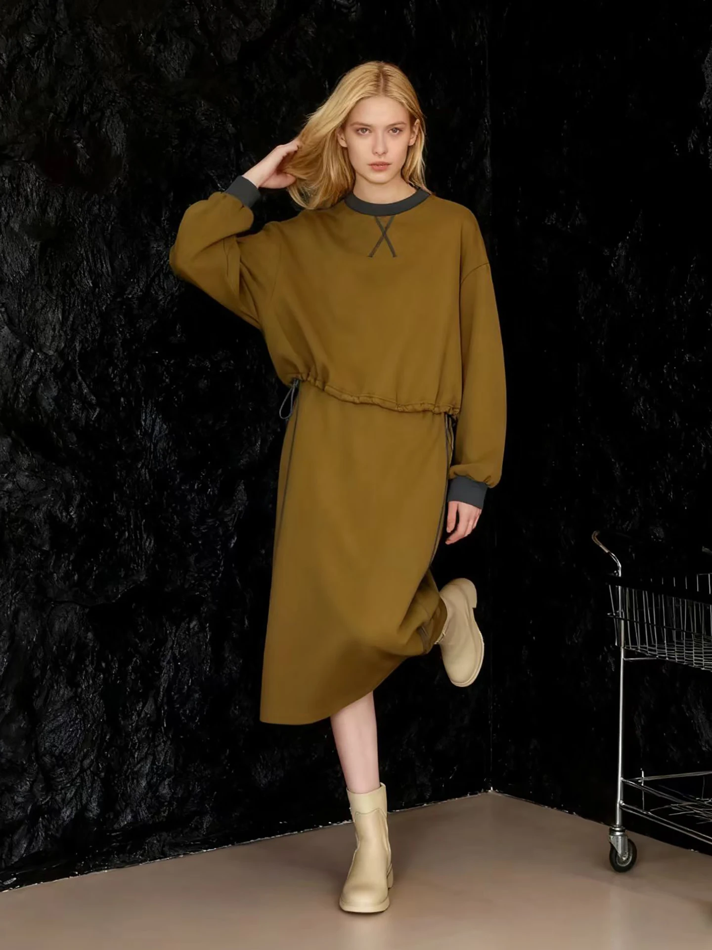 

HUAAPPUW Thickened Fleece Hoodie And High Waist Skirt Set Color Block Winter Fashion Casual Wear Women's Two-Piece Suit
