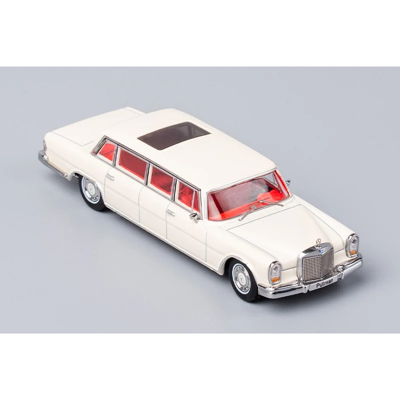 GCD Diecast Model Car 1/64 Pullman White or Red Color Luxury Retro Celebrity Vehicle with Case Gift for Boys Girls Adults