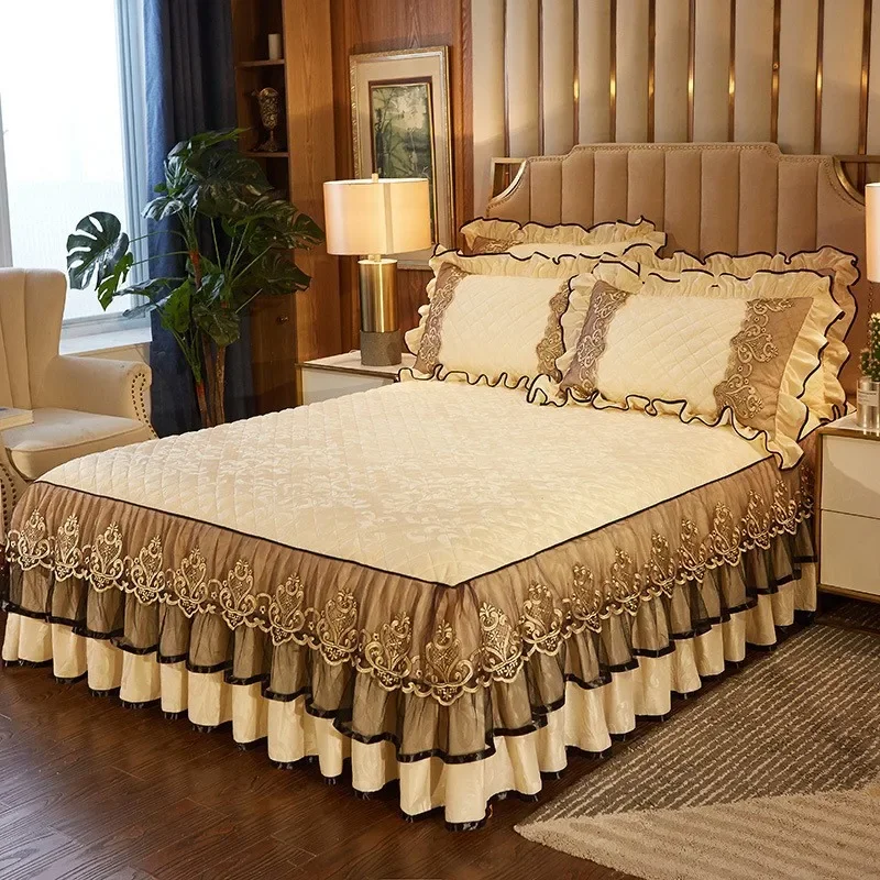 Fashion Velvet Bed Skirt Plush Embroidery Thickened Three Piece Set of Warm Non Slip Breathable Bedroom Decoration Beds Cover
