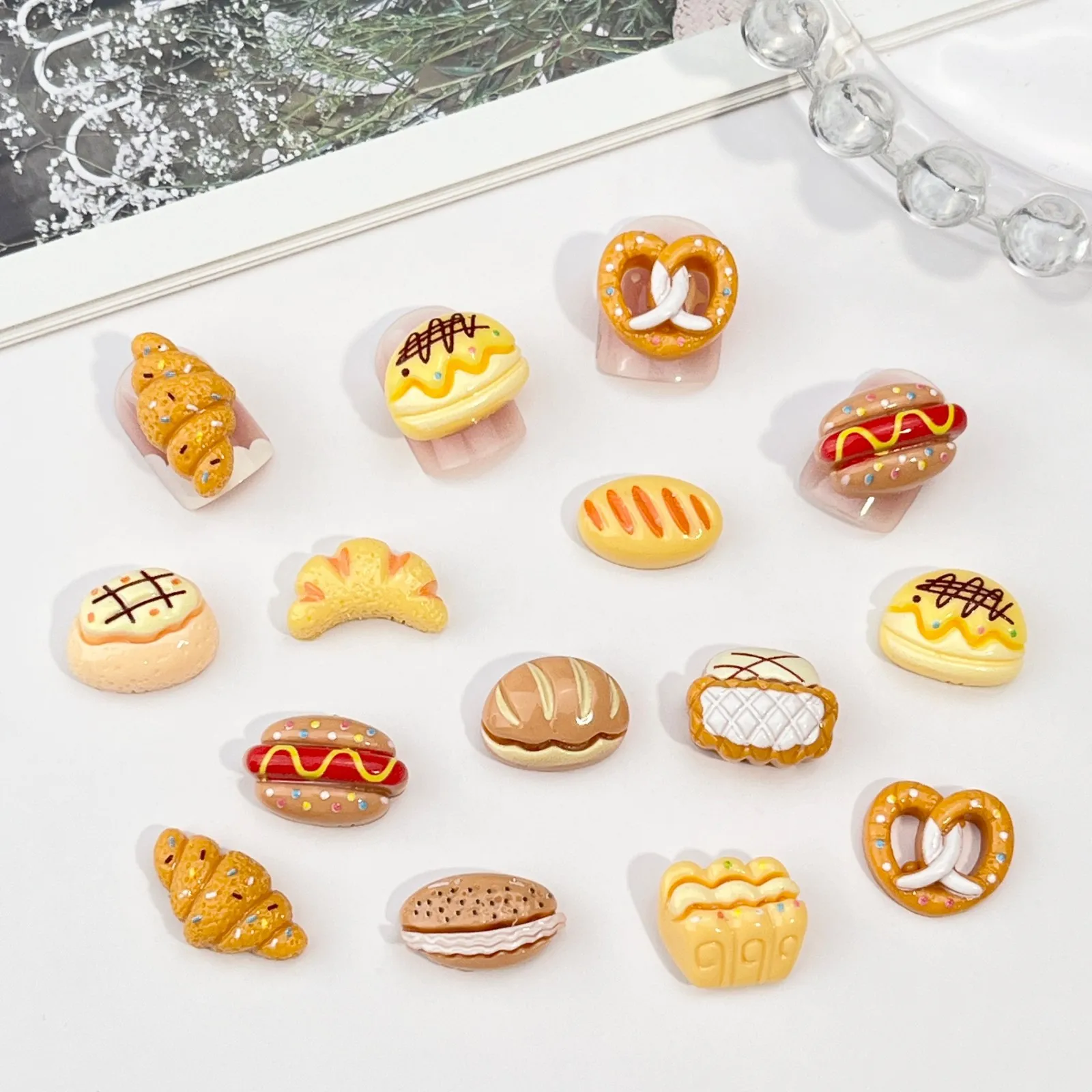 20 pezzi mini cartone animato crema dessert resina ciondoli per unghie gioielli carino pane decorazioni per unghie accessori parti di strumenti per manicure fai da te