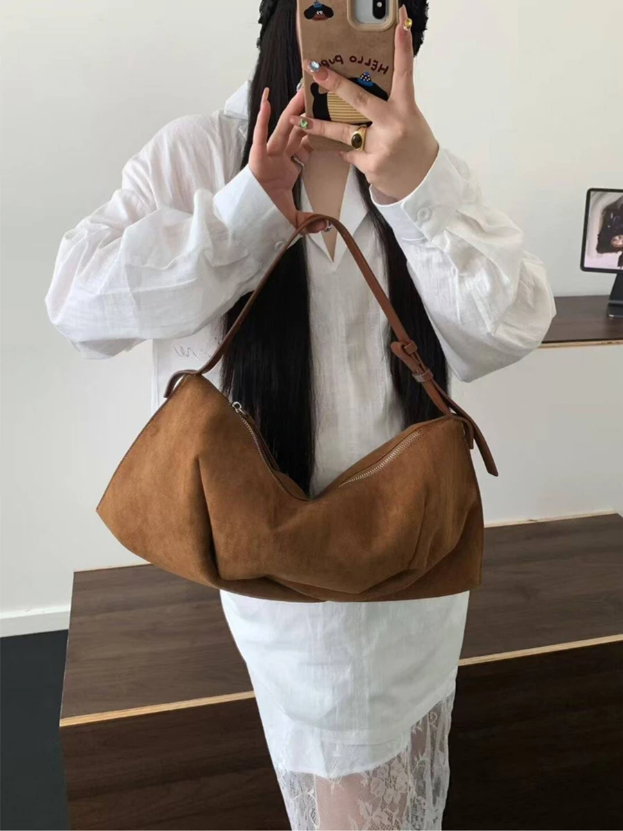 

Замшевая плиссированная горизонтальная квадратная женская сумка в стиле ретро, осень и зима 202, простые повседневные универсальные и высококачественные сумки на одно плечо