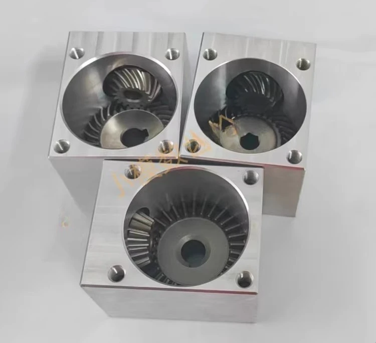 

90 Degree Right Angle Transmission Reversing Gearbox Small Bevel Gear Angle Converter 1:2 Reduction Ratio