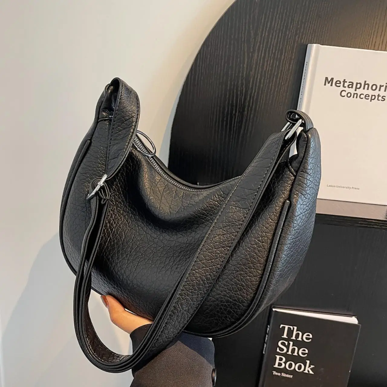 

New Fashion Texture Shoulder Bag for Women, Large Capacity Commuter Bag