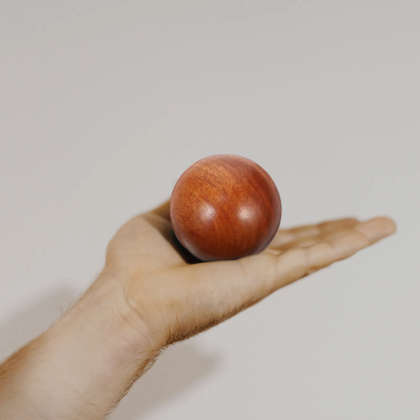 2Pcs Red Rosewood Hand Massage Balls Ergonomic Wooden Spheres for Hand Rehabilitation Finger Mobility Palm Massage Stress