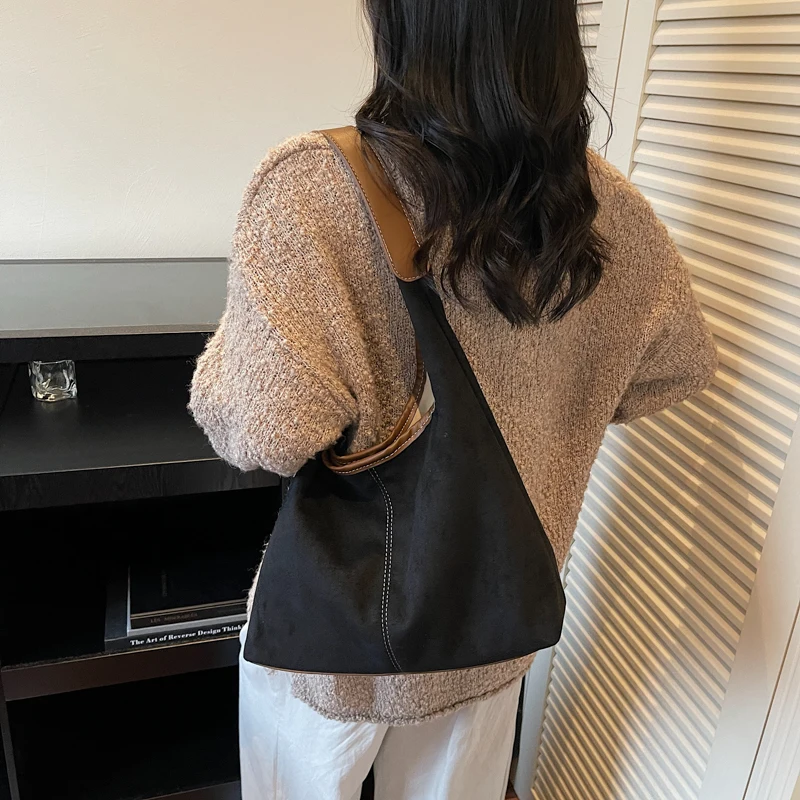 حقائب كتف من جلد البولي يوريثان بتصميم Leftside للنساء 2025 حقيبة هوبو شتوية جديدة للسيدات ريترو ​ حقائب اليد والمحافظ الفاخرة 2 قطعة/المجموعة