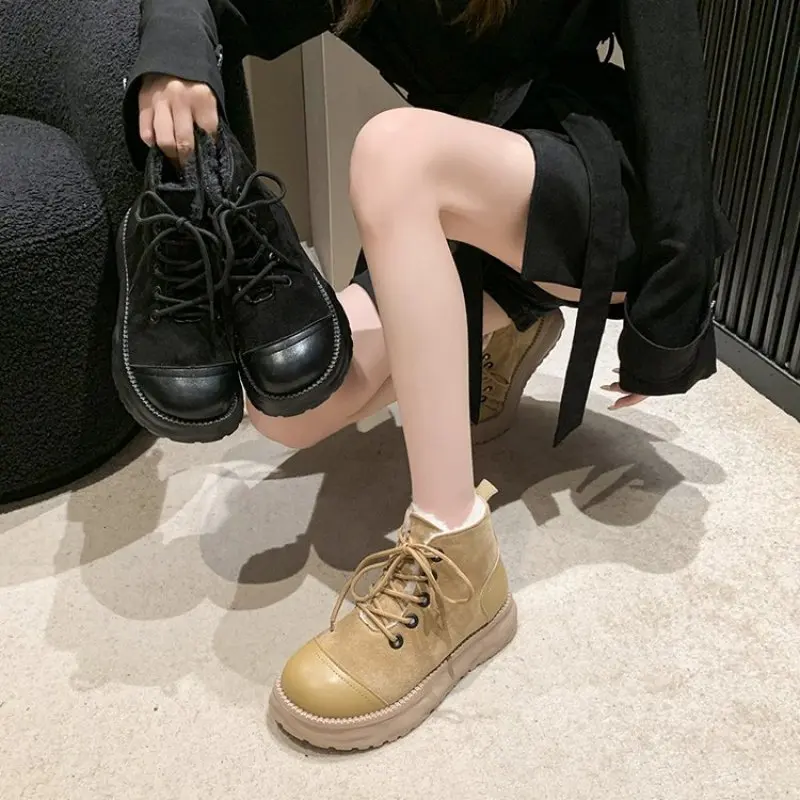 Boots Women is  Leather Flat Short Leath Boots Autumn Winter Motorcycle Boots Fashion Female Chunky Heel Platform Boots Casual