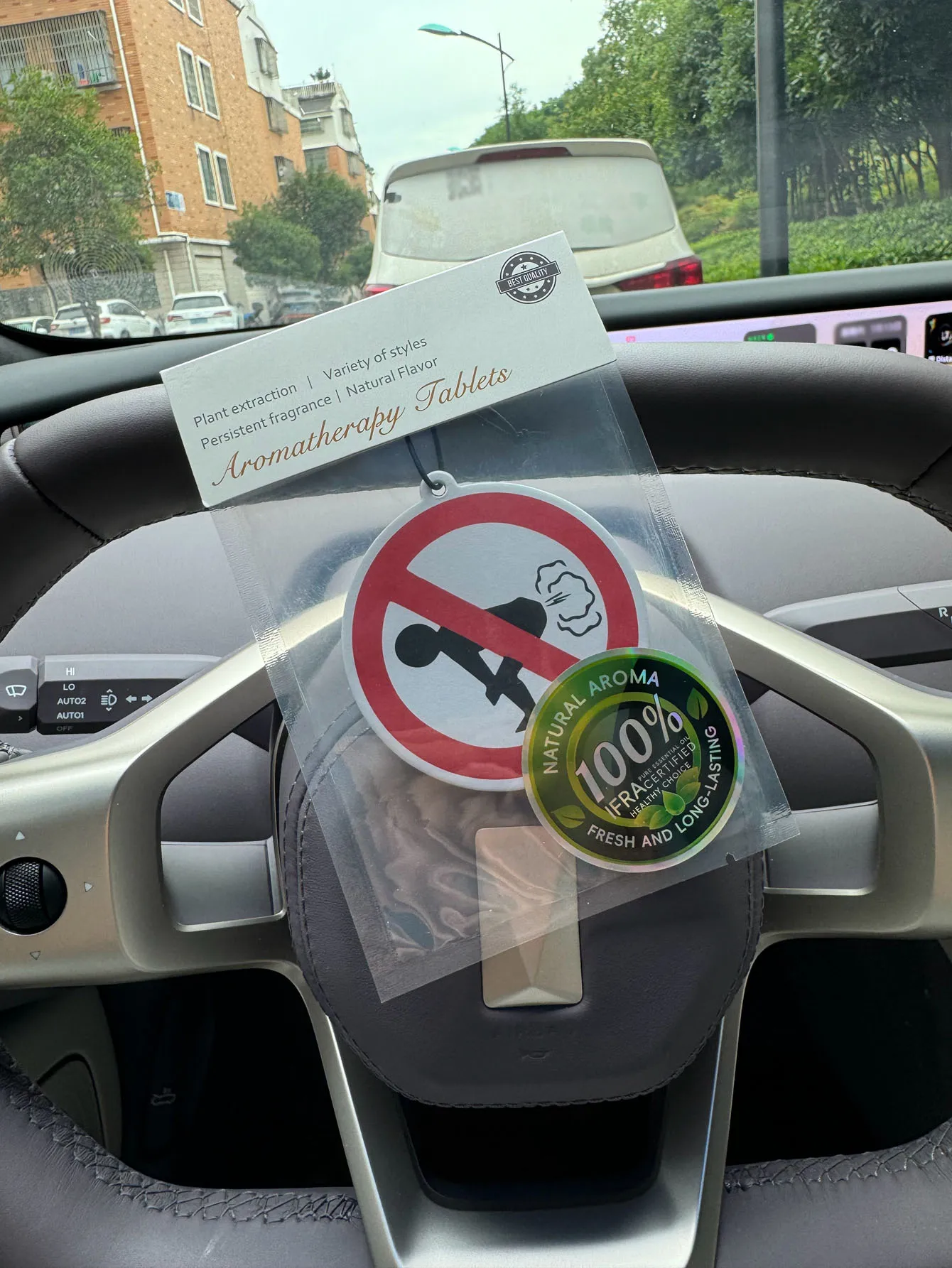 おならのサインはありませんこれらの奇妙な私たちの法律の車の芳香剤ペンダント、自然なアロマテラピー、5つ星ホテルのロビーグローバル香水の香り、カウンター香水レベル、高級品は90日間持続します