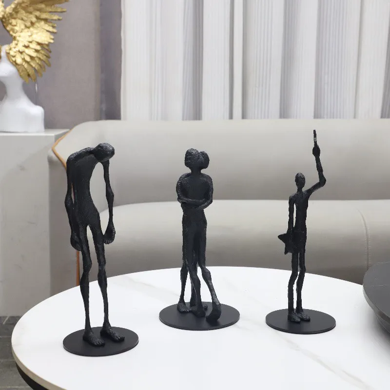 

Креативные абстрактные геометрические чугунные фигурки, искусственная скульптура, обнимающая пара, металлический орнамент, аксессуары для украшения дома