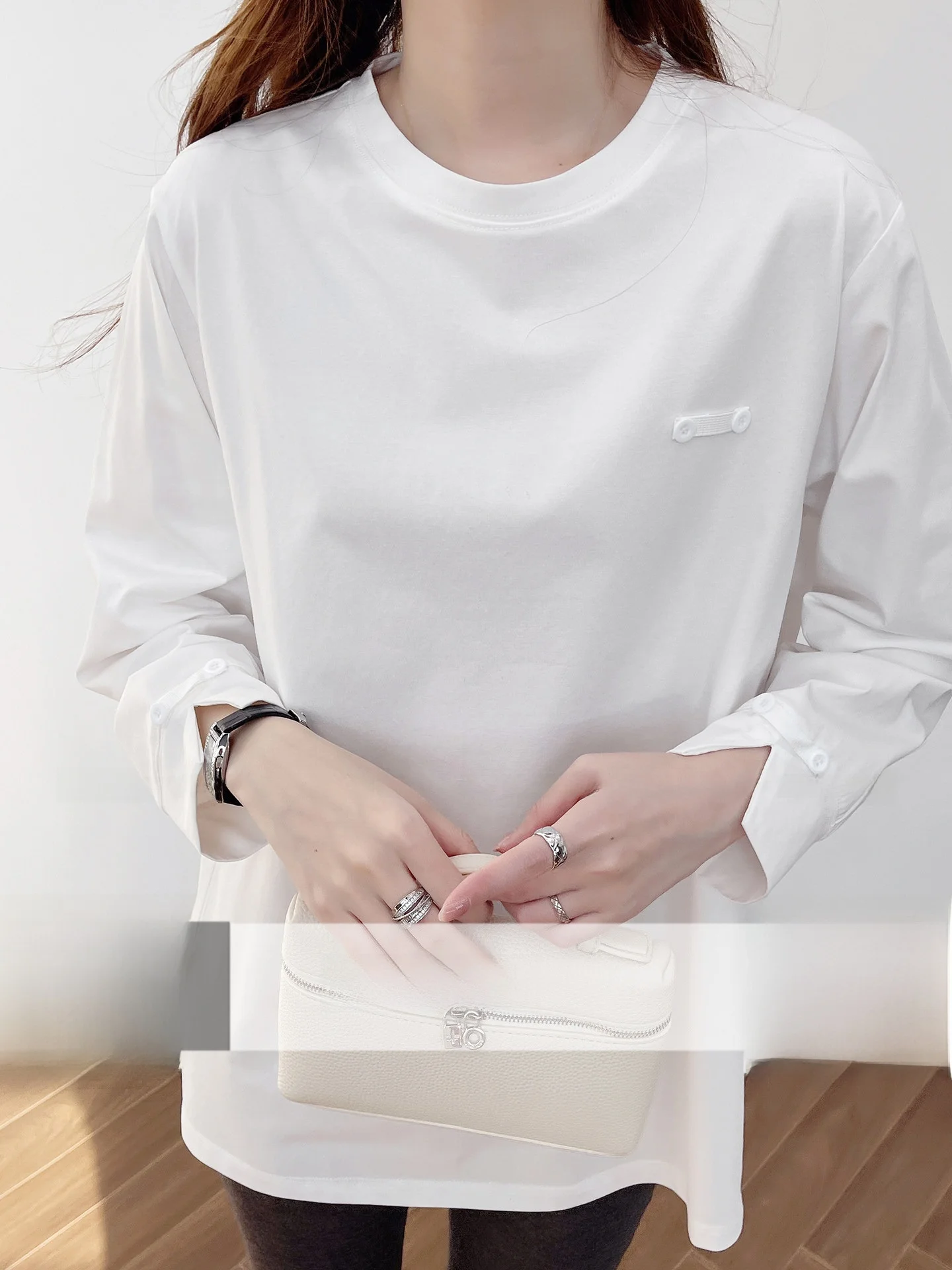 

Korean Faion Basic Long Sve T-irt round Ne Button Decoration Split Sve Commute Sle Cotton Blend Early Spring Ne...