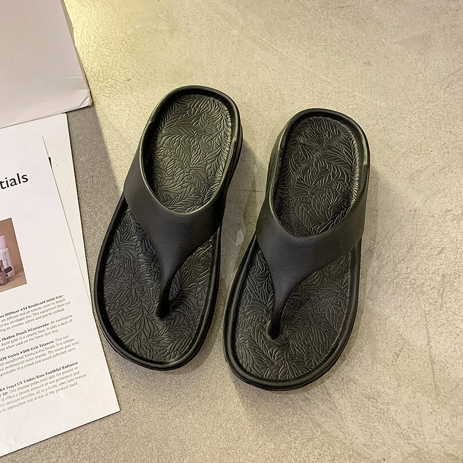 Men's and women's flip flop sandals, soft, pillow-like comfort, suitable for indoor use, beach outings, summer wear ID
