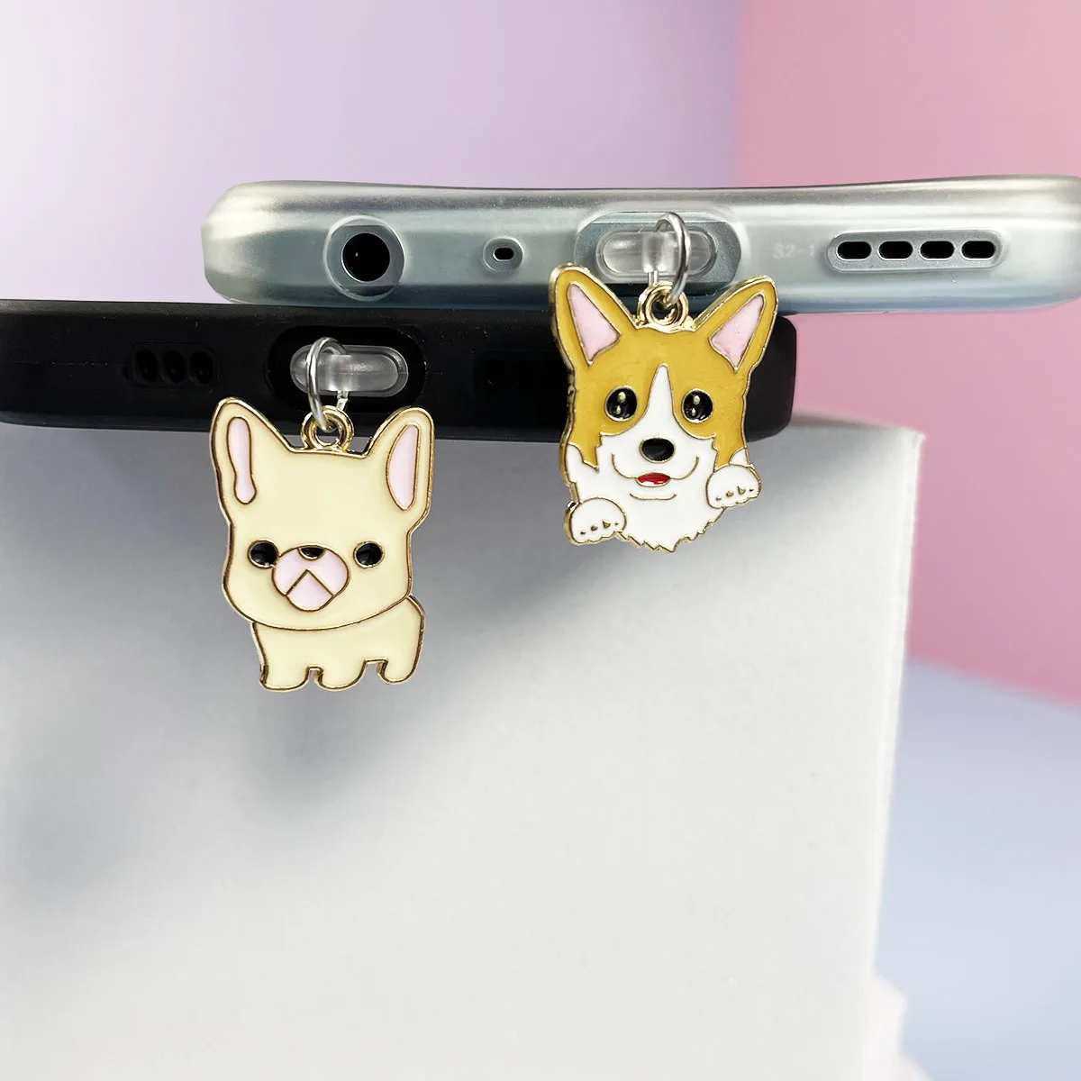 

Cartoon dog dog Cute mobile phone dust plug pendant suitable for iPhone for Samsung type-c port accessory decoration