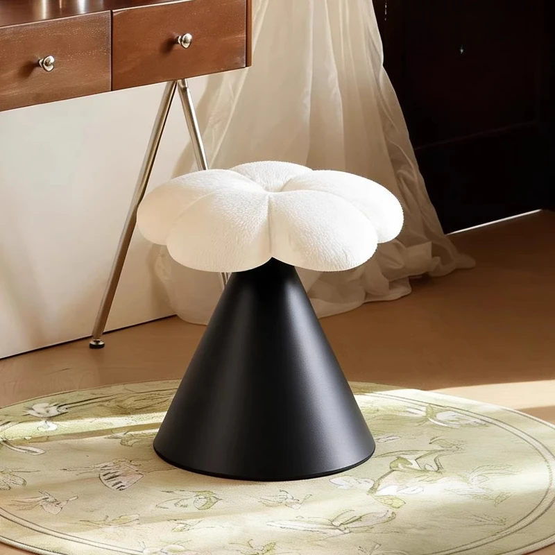 Light Luxury Bedroom Makeup Chair Retro Living Room Vanity Stool Unique Designer Dressing Bench