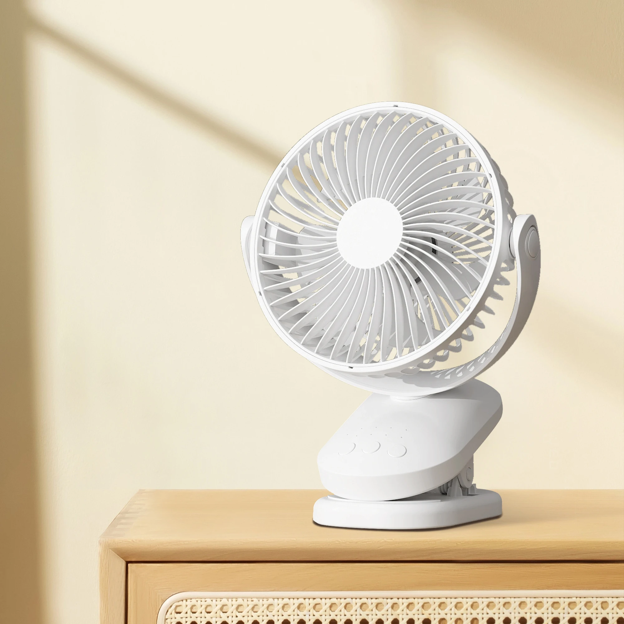 مراوح محمولة بمشبك عربة أطفال بأربع سرعاتٍ ، مروحة طاولة صغيرة هادئة ، قابلة للدوران بالبطارية ، قابلة لإعادة الشحن