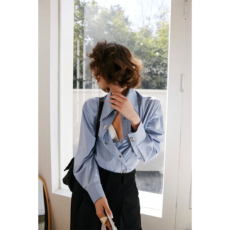 

Rosebanks Blue irt with Metal Bule Simple Commute Sle Long Sve arp Collar Loose Fit Ladies Office Wear Polyester B...