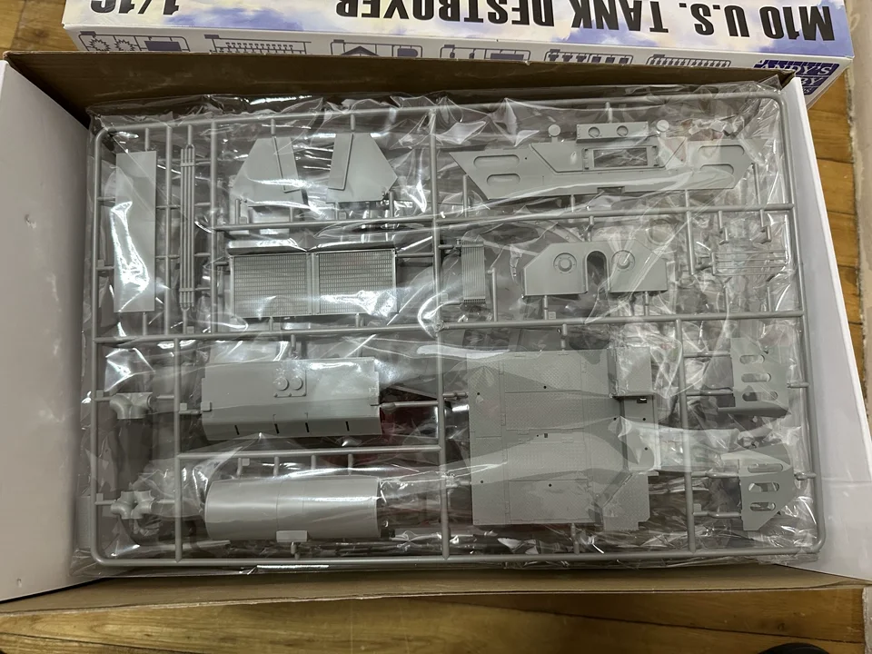 Model Kit Wolverine - Oversized 1/16 U.S. M10 Wolverine Tank