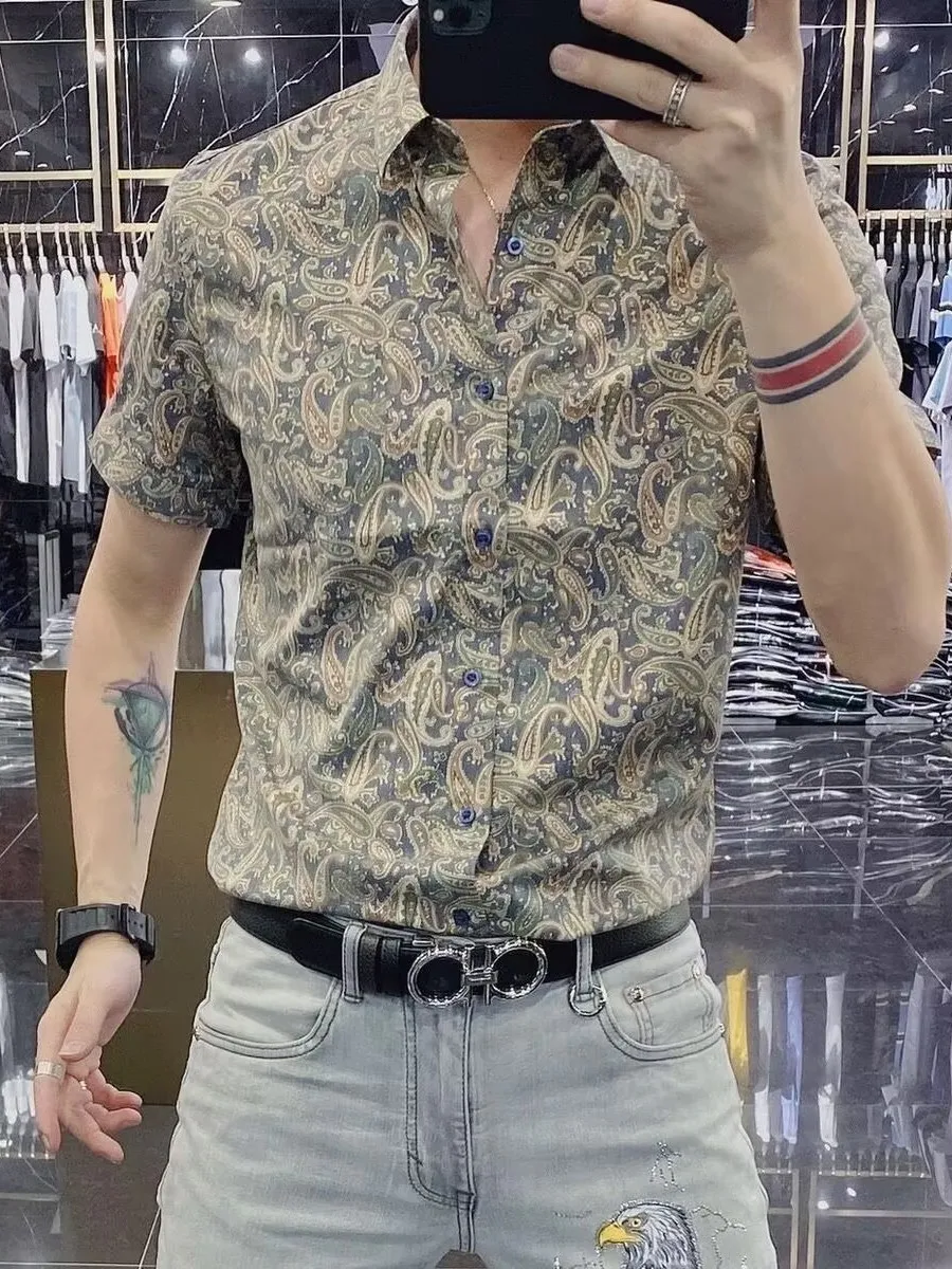 

Лето 2029. Мужская ort Sve irt с тонким принтом и цветком ореха. Легкая роскошная модная тенденция. Irt Free с цветочным узором.