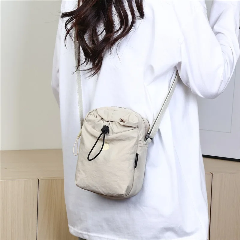 New leisure and travel water cup bag, women's nylon portable mobile phone shoulder bag, fashionable mini square bag