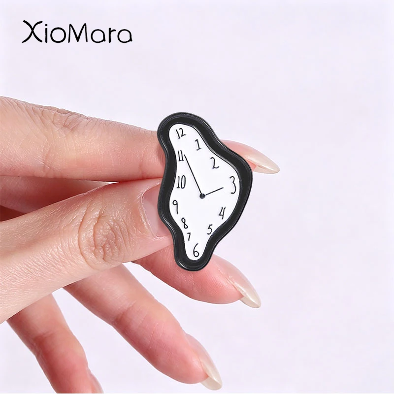 Melted Shape Creative Wall Clock Enamel Pins Dali Style Distorted Metal Brooches Fashion Lapel Badge Backpack Clothes Jewelry