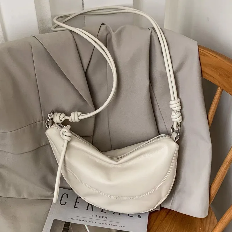 Koreańska świeża mniejszościowa wykwintna skóra tekstura włóczęga w stylu Vintage Half Moon sznurowane torby Crossbody z zamkiem błyskawicznym