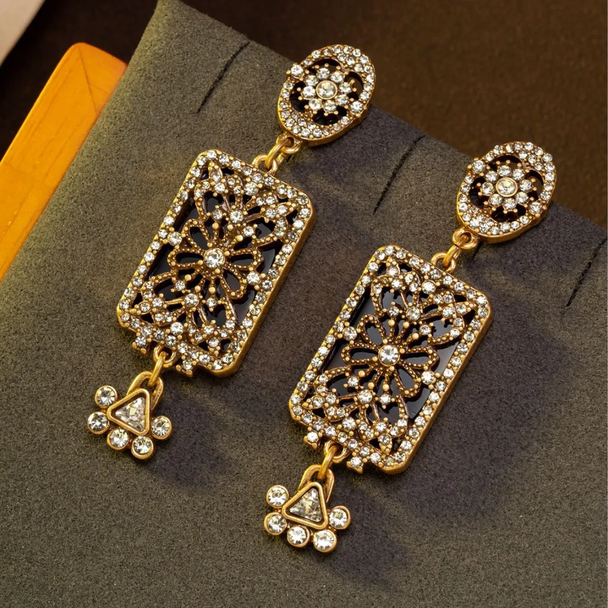 Ethnic Style Medieval Vintage Rhinestone Paved Hollow Tassel Earrings, Light Luxury Palace Style Middle-aged Earrings for Women