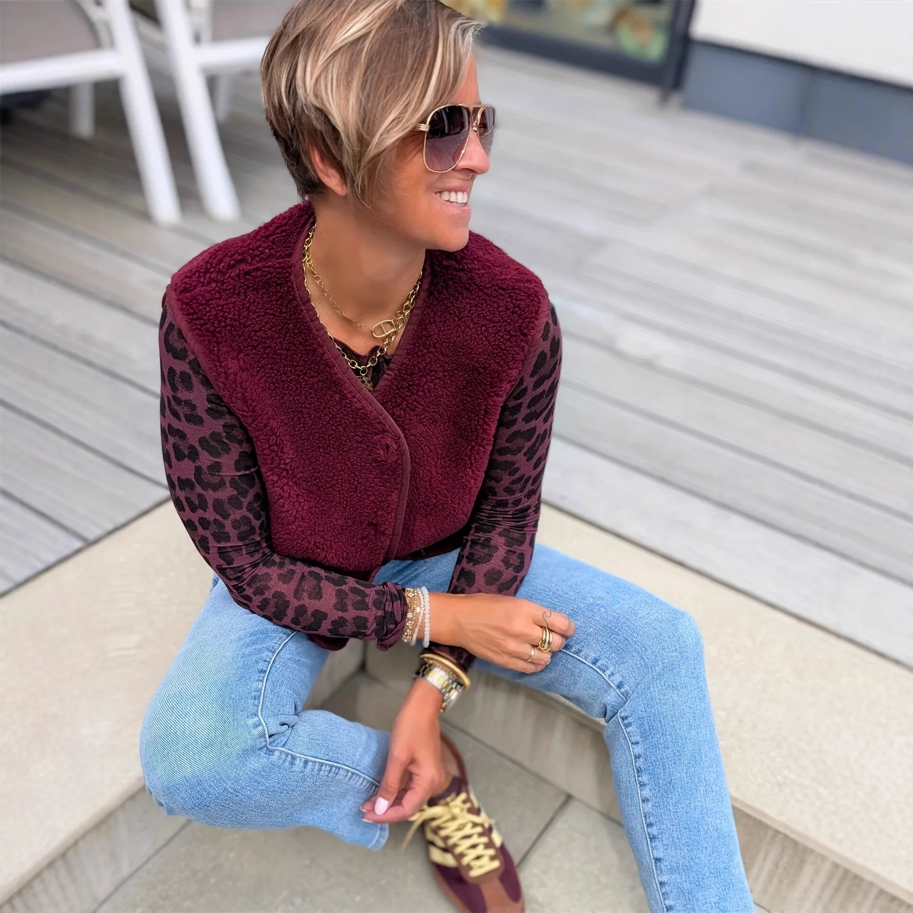 Women's Red Short Faux Lamb Fur Vest Leisure Losse Furry Jackets Single-breasted V Neck Plush Cardigans Winter Warm Fluffy Vests