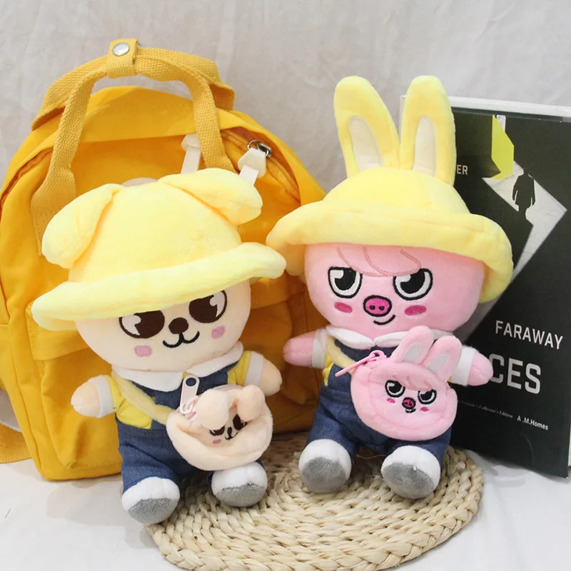 

SKZOO плюшевый подарок для фанатов, серия для детского сада, подушка для объятий, кукла Тедди, плюшевая игрушка FM Week, плащ, кукла, волшебная школьная детская подарок на день рождения