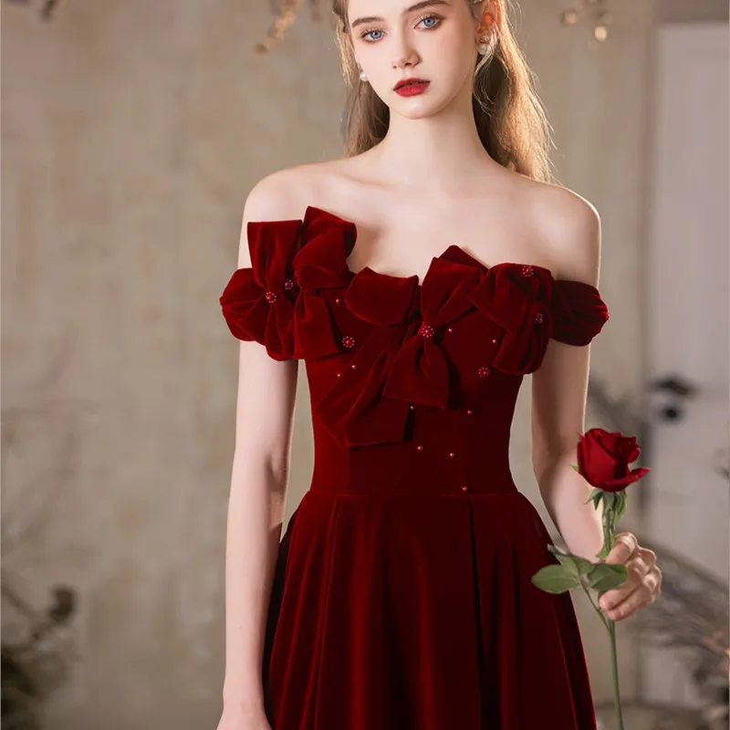 

One line shoulder velvet toasting new Burgundy white dress