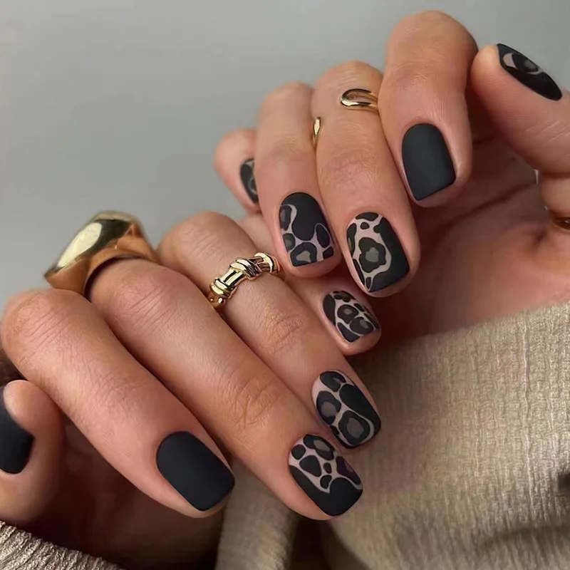 

24pcs Matte Suede Finish Black Leopard Suede Finish Press-On Nails - Classic Animal Print Short Square Shape (Multi Sizes)