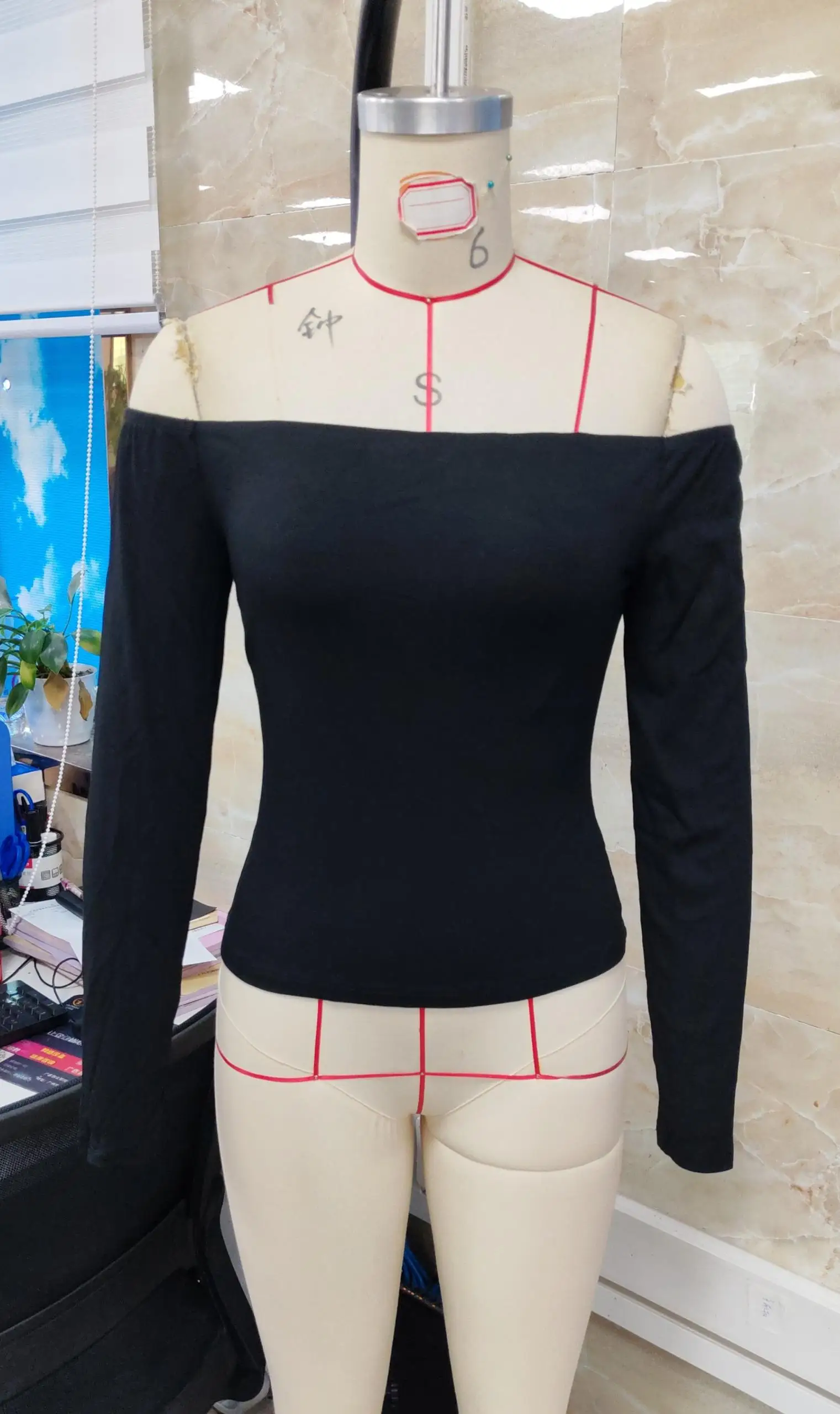 Top da donna con spalle scoperte T-shirt casual slim fit elegante tinta unita a maniche lunghe per l'autunno