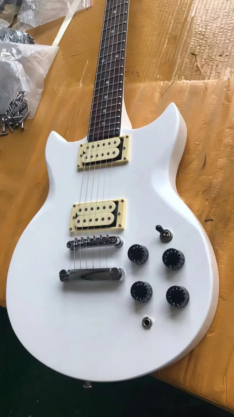 High quality 6-string electric guitar，Pearly white body and neck，Rosewood fingerboard，Live photo，Quality assurance，Free delivery