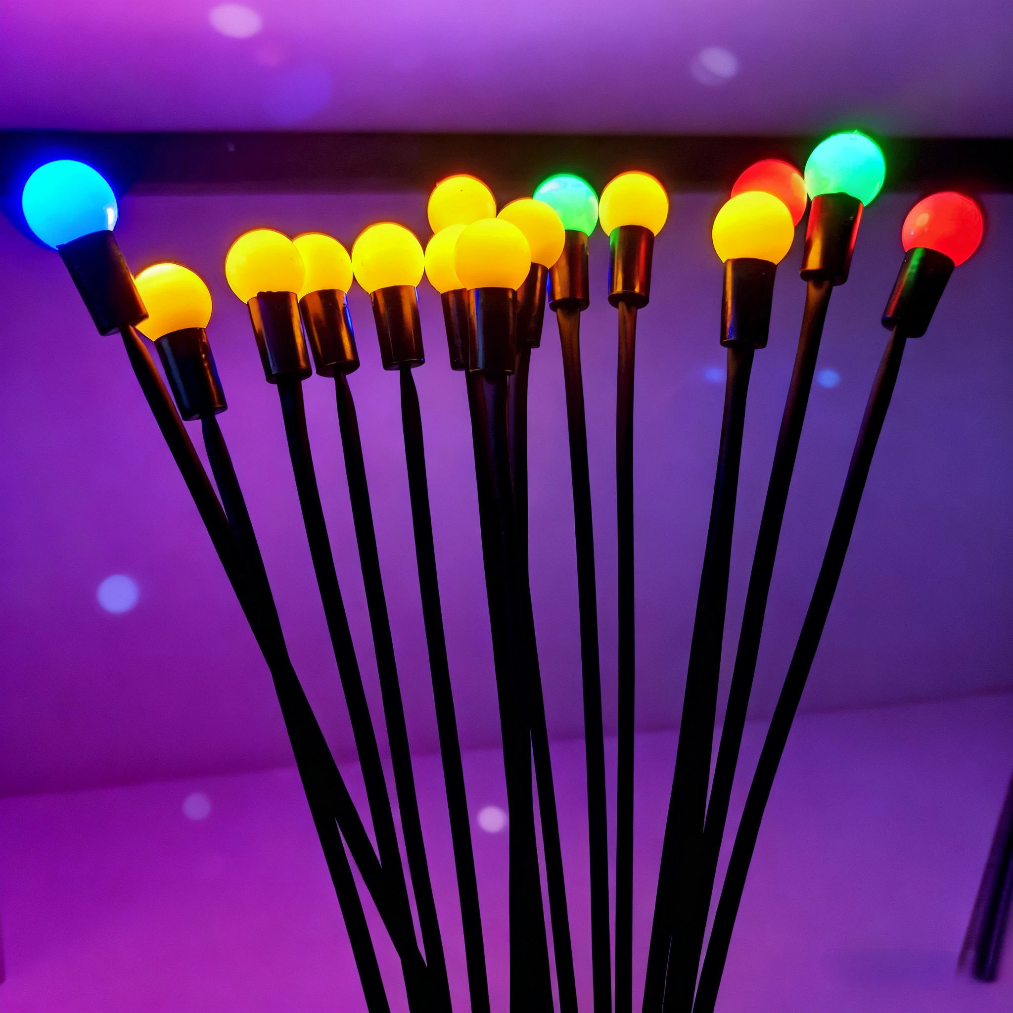 8 أضواء حديقة LED تعمل بالطاقة الشمسية 2025 أضواء عيد الميلاد في الهواء الطلق مقاوم للماء أضواء حديقة نابضة بالحياة لتزيين مسار الفناء