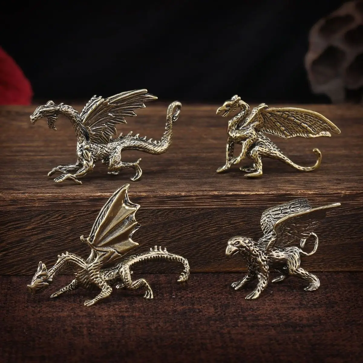 Figuritas de bestia mítica china, decoración Retro de Feng Shui para el hogar, estatua pequeña de dragón pterosaurio de latón macizo, adorno de escritorio