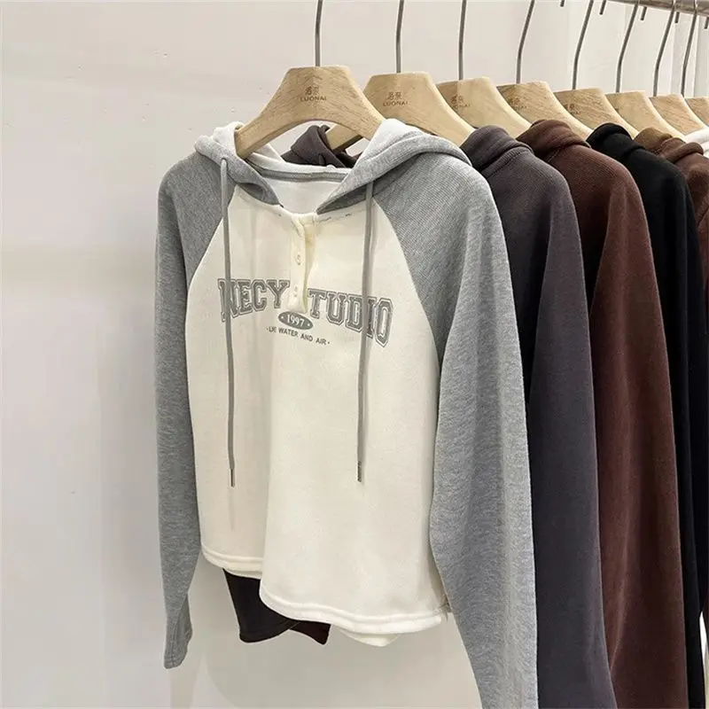 Femme primavera outono moda retalhos cor bloqueando hoodies roupas femininas tendência botão carta algodão solto manga longa topo t