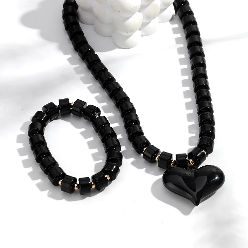 Gothic-Acryl-Armbänder mit schwarzen Perlen, Halsketten-Set für Damen, modischer Herz-Anhänger, Choker-Halsketten, 2025, neuer Schmuck – Detail 7