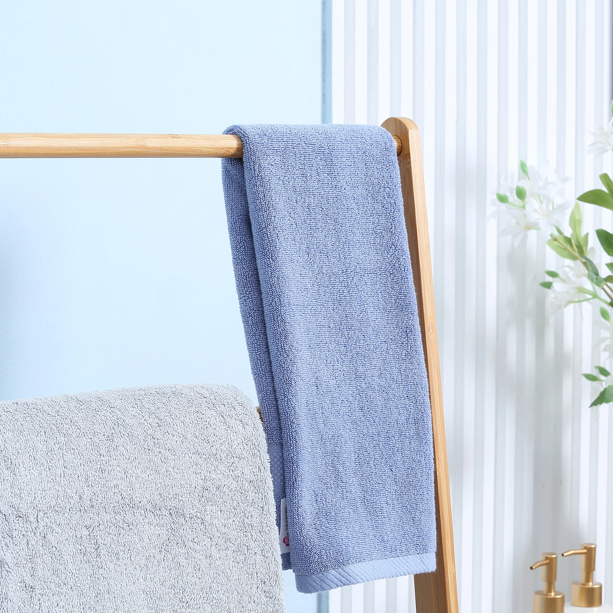 kleankin Foldable Natural Bamboo Towel Rack with 3 Towel Rails and 3 Shelves