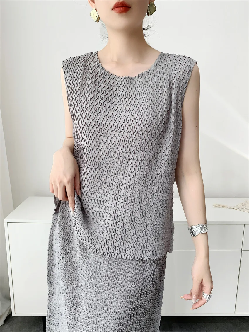 Miyake Hand-pleated Women's Casual Solid Color Round Neck Sleeveless Loose Versatile Vest Top Pullover Shirt