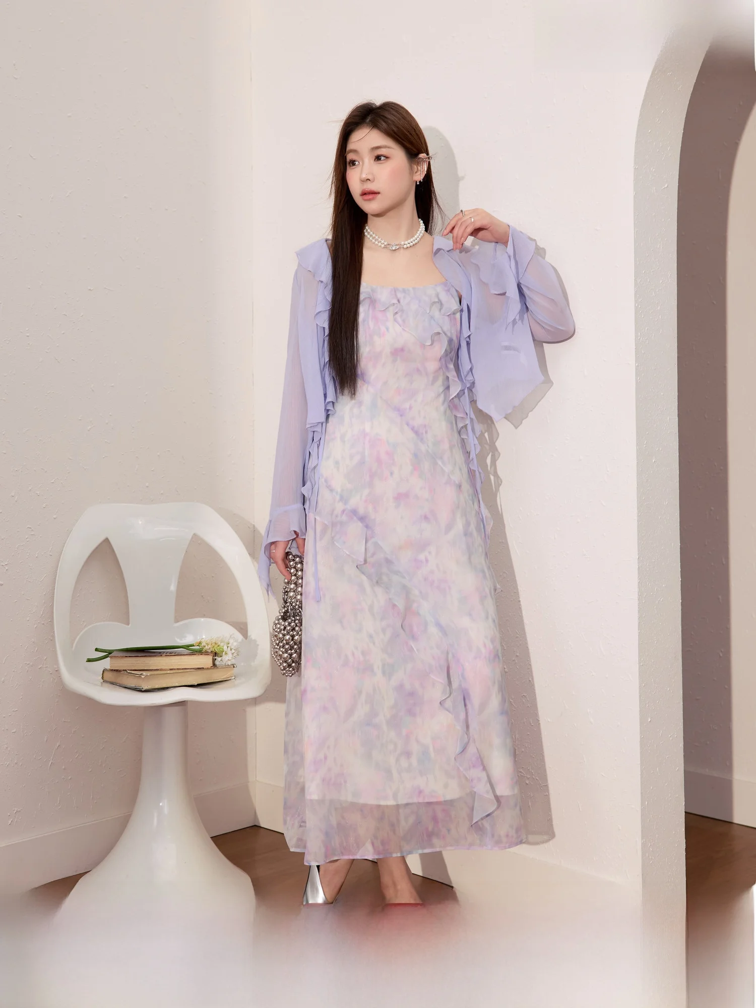 

Женское фиолетовое платье больших размеров с кружевной отделкой и открытым кардиганом. Летний утягивающий наряд от Blue Language Long Sve с высокой талией.