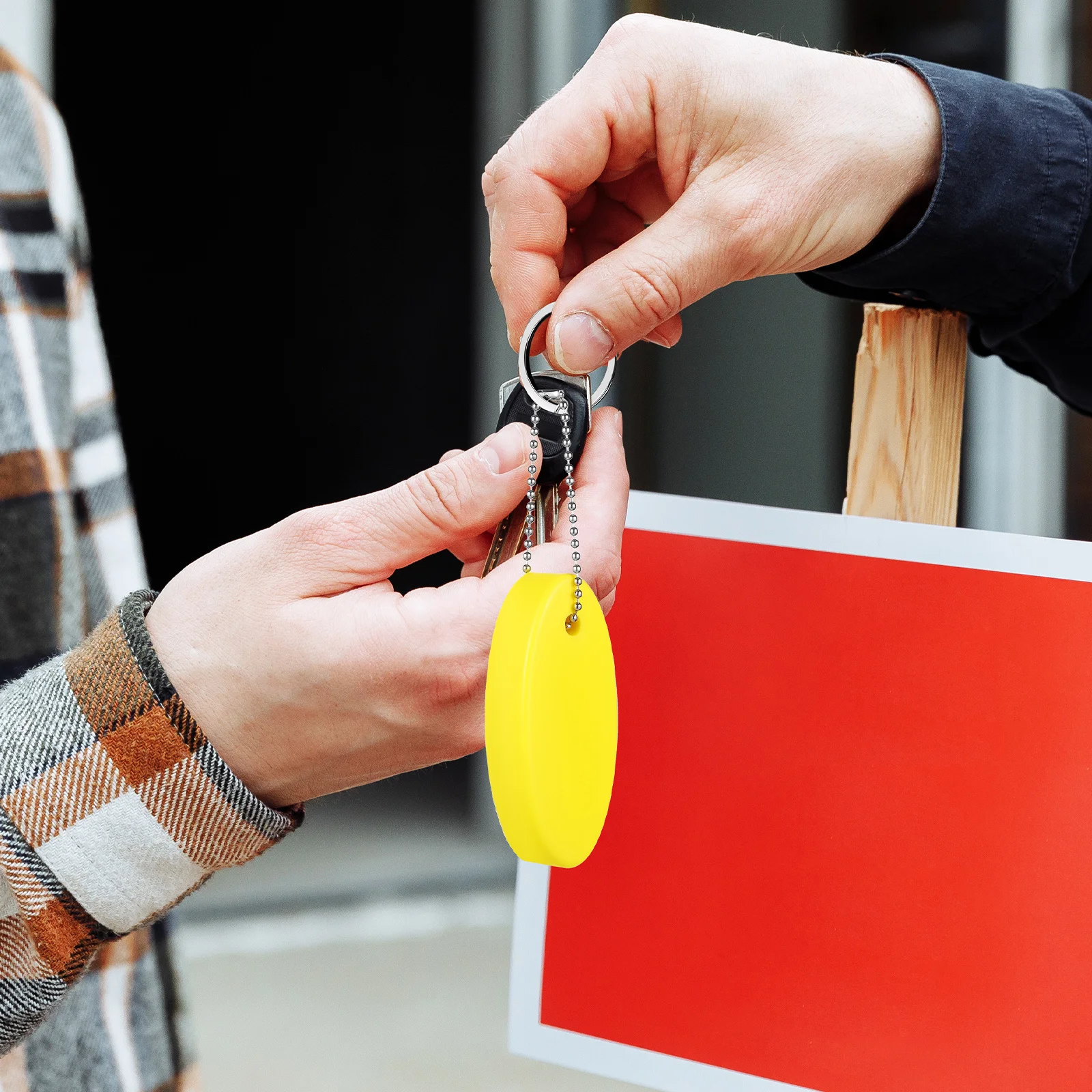 

2pcs Floating Keyrings Oval Pu Float Key Chain Bright Yellow For Swimming Boating Fishing Diving Outdoor Water Sports Team