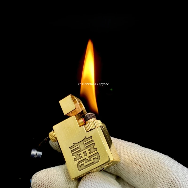 

Trench BrassМаленькая квадратная керосиновая зажигалка Essential Carving Мини Портативный ретро мужской подарок Аксессуары для дыма Аксессуары для курения