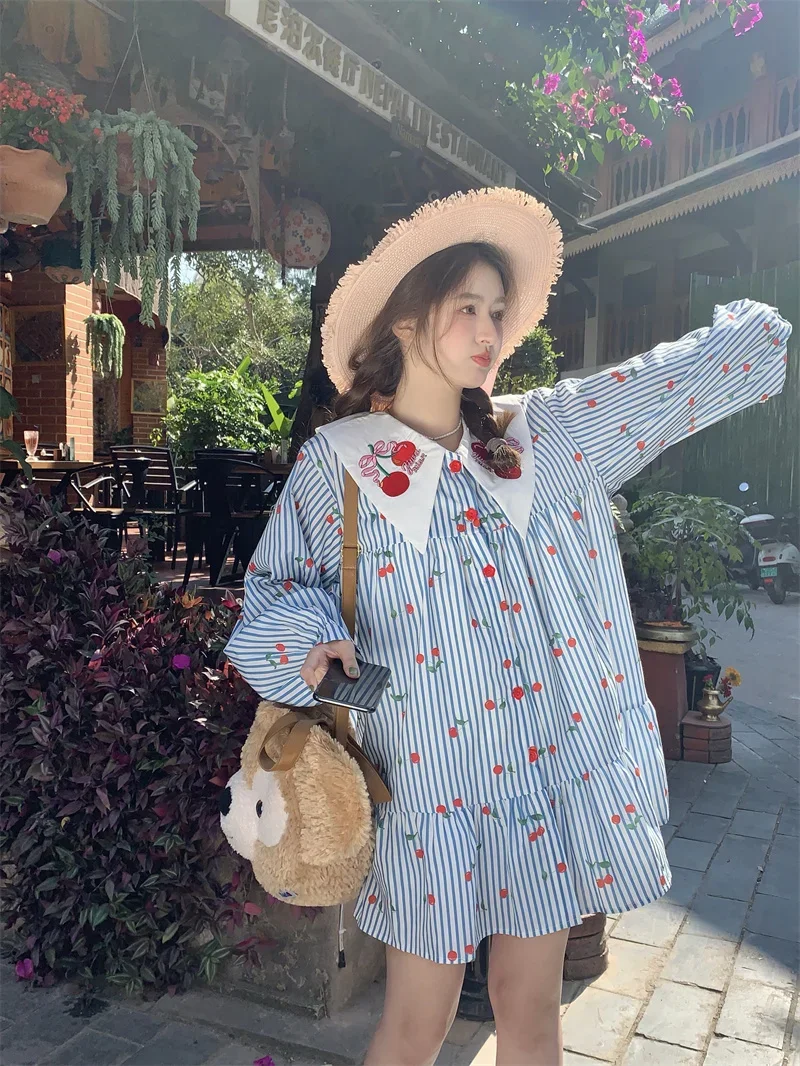 

Korean Sweetly Aged Heavy Industry Embroidered Cherry Contrast Doll Neck Loose Long sleeved Dress