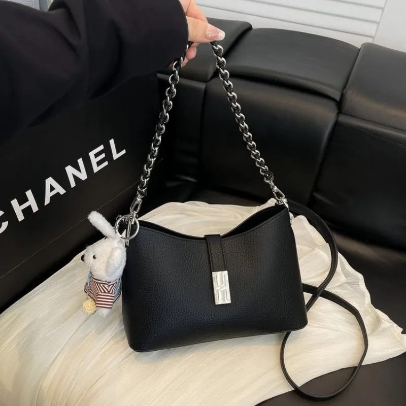

Delicate Leather Tote Bag Ladies Popular Classic Elements Trendy Design Casual Shopping Travel Bag