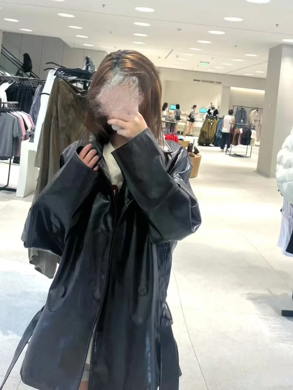 معطف نسائي غير رسمي من جلد البولي يوريثان لخريف 2025 مع حزام طويل Sve بياقة مقلوبة محاكاة سترة جلدية #3