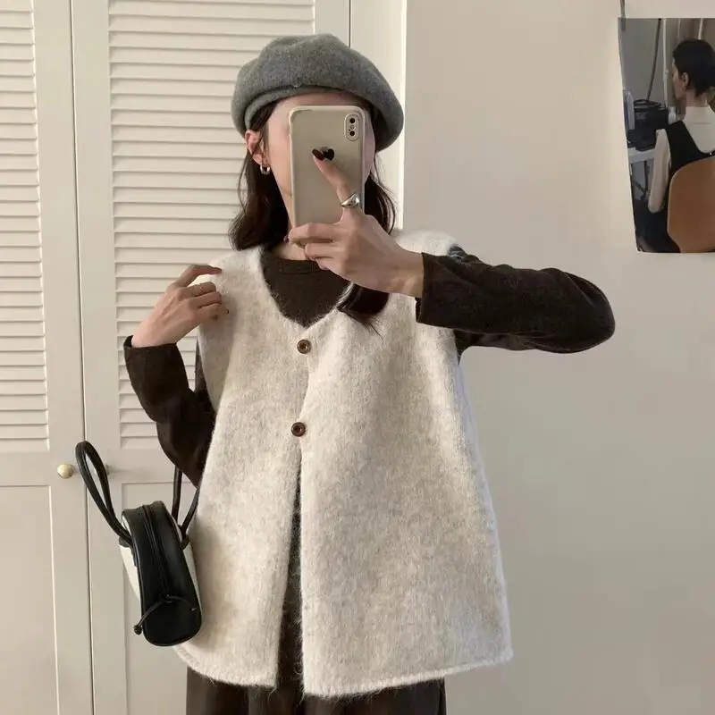 

Новый вязаный жилет в корейском стиле для женщин: мягкий, уютный, свободный, универсальный, для осенне-зимнего образа, в стиле лоу-эйдж, простой и модный.