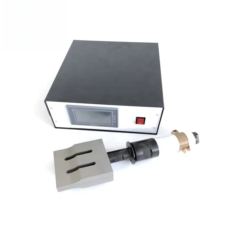 

Ультразвуковой генератор 15 кГц 4200 Вт с фланцем-усилителем и преобразователем для машины по производству масок-чашек