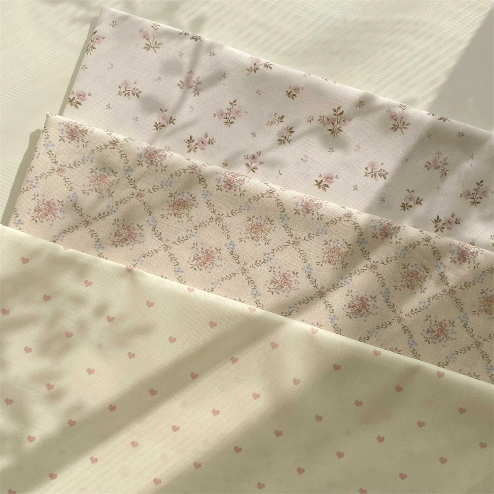 

Домашняя тканая ткань из чистого хлопка, тонкая хлопчатобумажная ткань, розовая маленькая рубашка с цветочным принтом, повязка на голову, домашняя одежда, платье ручной работы, ткань для шитья своими руками