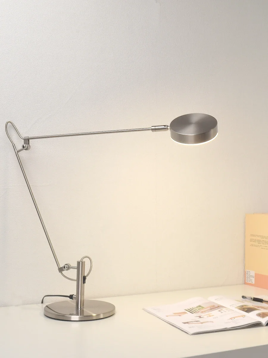 

American Simple Modern Office Long Arm Folding Business Hotel Desk Light Luxury Metal Eye Protection Desk Lamp