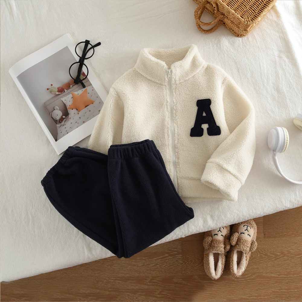 

Осень и зима, новая корейская версия, однотонная одежда для девочек, бежевая куртка трапециевидной формы с длинными рукавами и воротником-стойкой + темно-синие брюки, 2 шт.