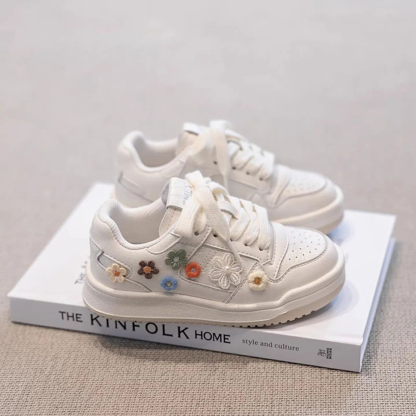 

Floral Embroidered Casual Sneakers for Little Girls 2026 New Spring Kids Chunky Sports Shoes Soft Sole Versatile School Trainers