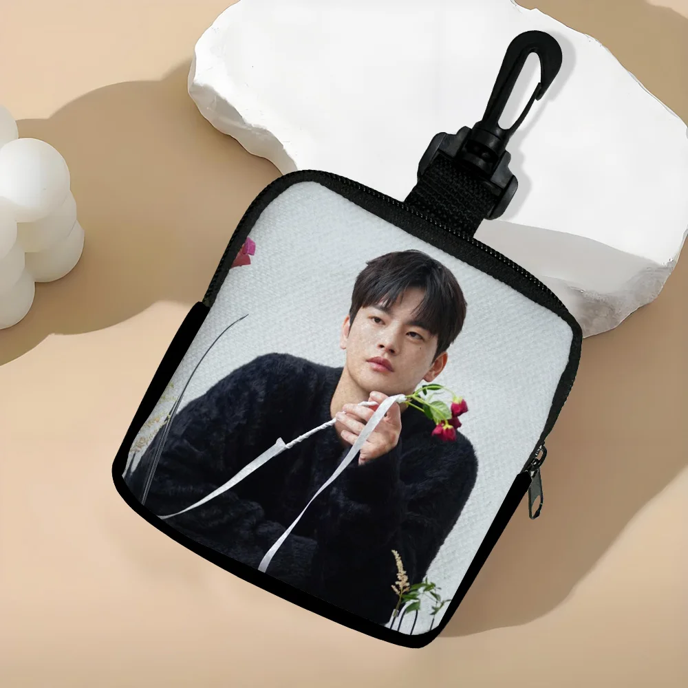 

Seo In Guk Coin Purse Change Bag Multi Functional Portable Key Card Bag Man Woman Wallet 10.16